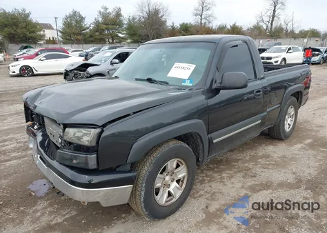 2004 Chevrolet Silverado 1500 z USA, uszkodzony, nr VIN 1GCEC14VX4Z116395